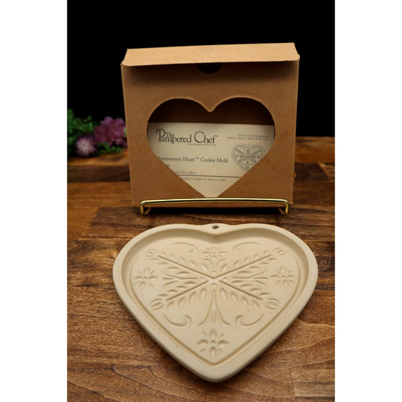 2000 Pampered Chef Anniversary Heart Cookie Mold Family Heritage Stoneware - Picture 3 of 4